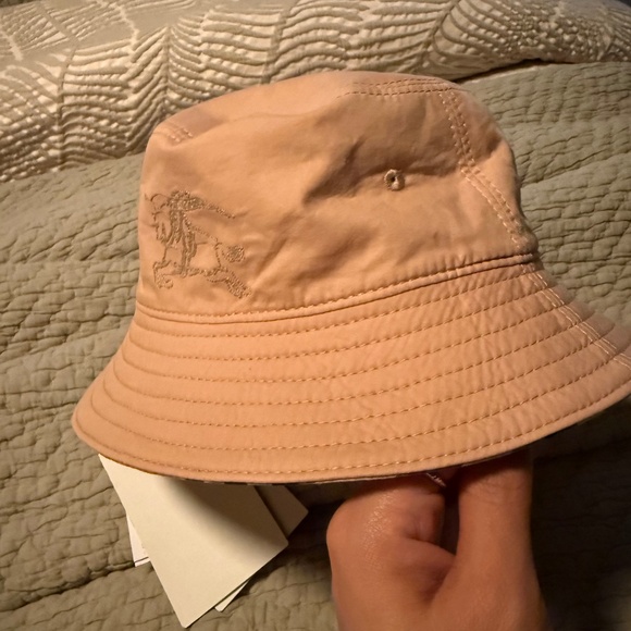 Burberry Little Kid's Reversible Canvas Bucket Hat - Picture 5 of 10